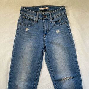 Levi’s 721 High Rise Skinny w25 Distressed Jeans